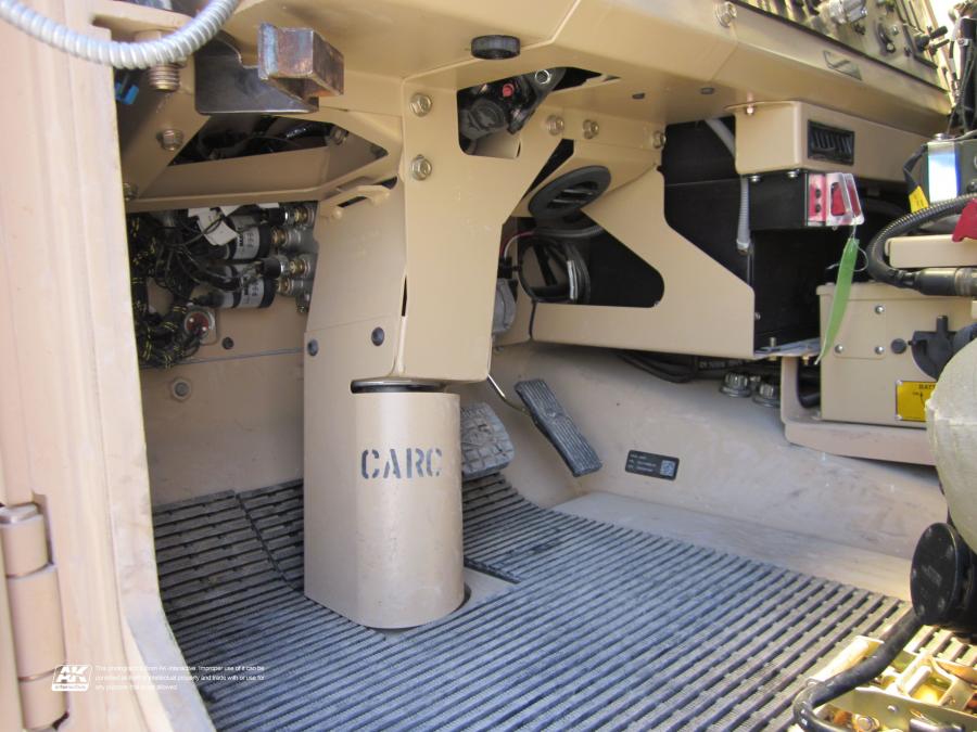 Детали интерьера Oshkosh M-ATV 2009 года  (фото 388 из 676)
